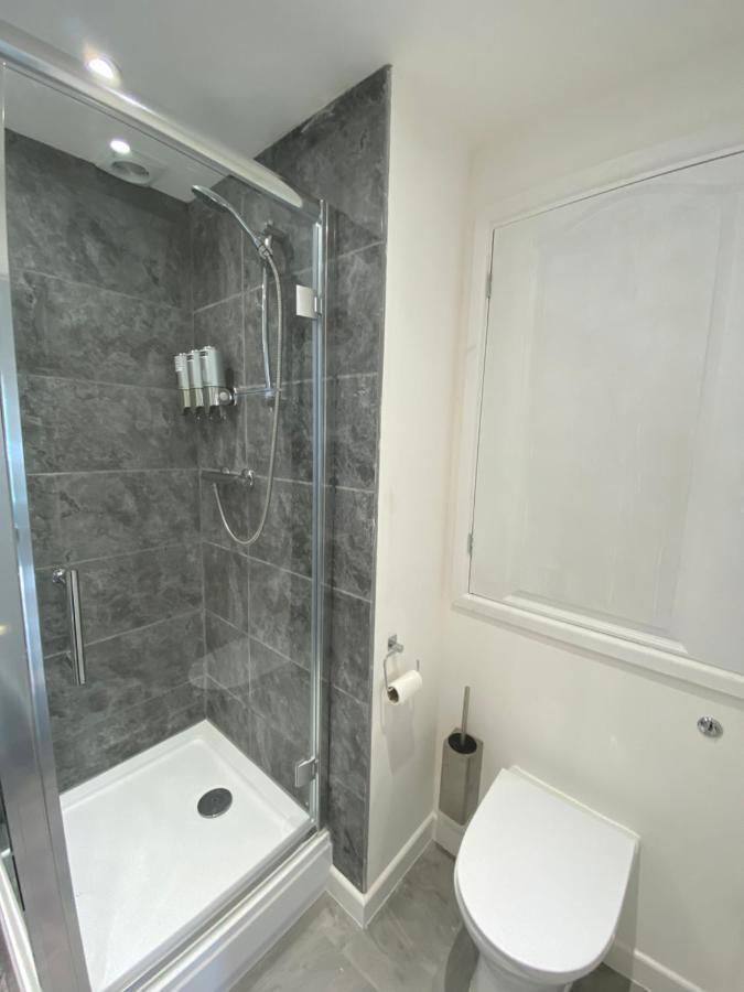 Modern 2 Bedroom Apartment, With Car Parking. Bitton Buitenkant foto
