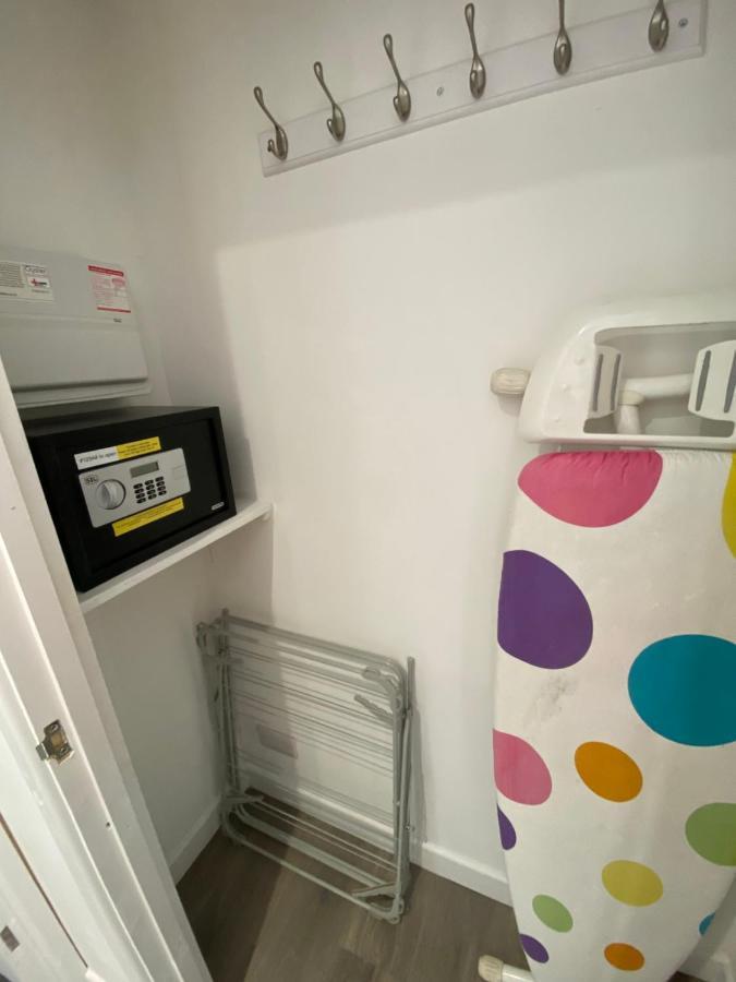 Modern 2 Bedroom Apartment, With Car Parking. Bitton Buitenkant foto
