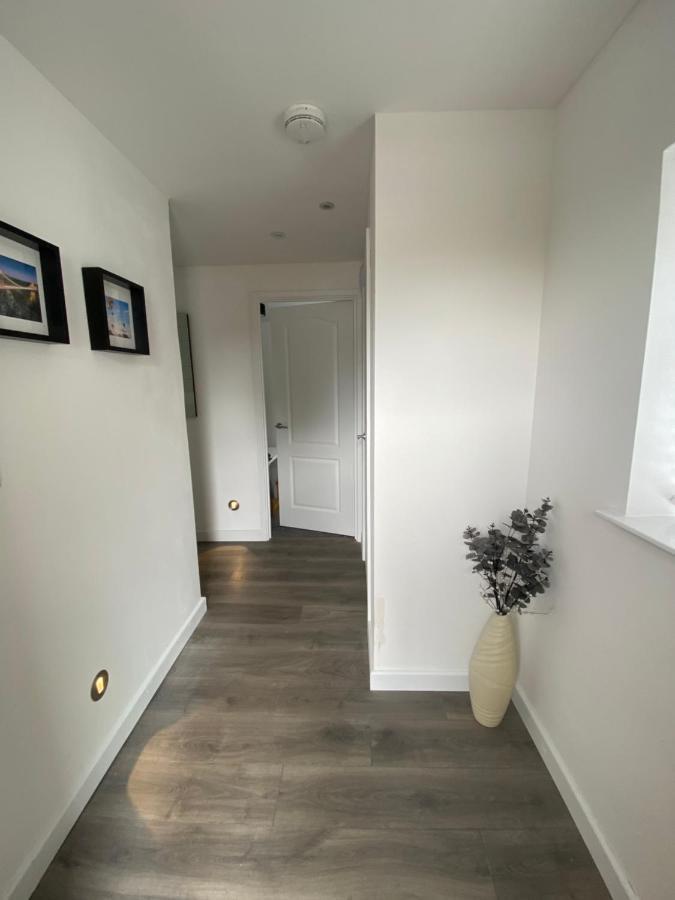 Modern 2 Bedroom Apartment, With Car Parking. Bitton Buitenkant foto